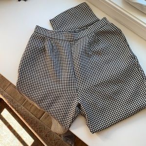 Women’s pants, work or casual. Printed pants black and white